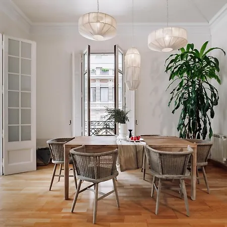 Vico - 4 Bedrooms And Office In Eixample Dreta Barcellona